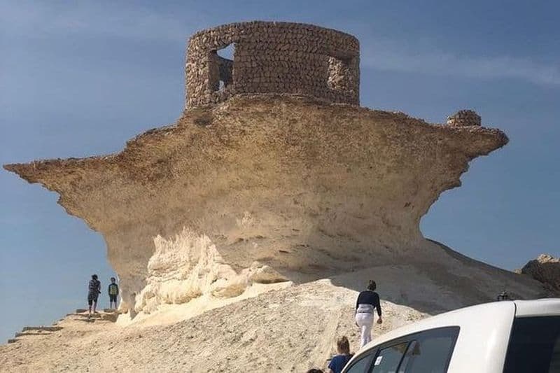 Tournée de la côte ouest du Qatar, Zekreet, sculpture de Richard Serra, formation de champignons rock