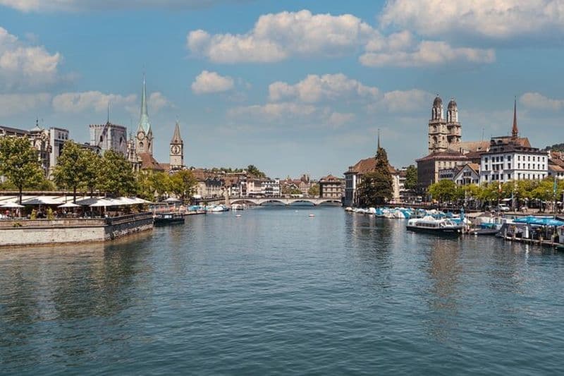Visite à pied de la ville de Zurich à 360°, y compris les lieux cachés