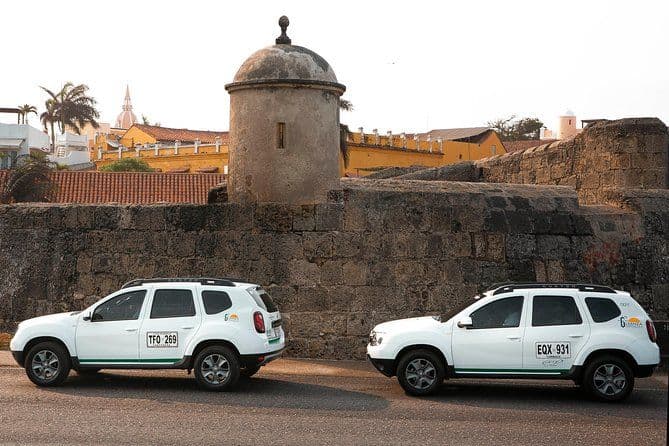 Transfert privé de l'aéroport à l'hôtel dans la ville urbaine