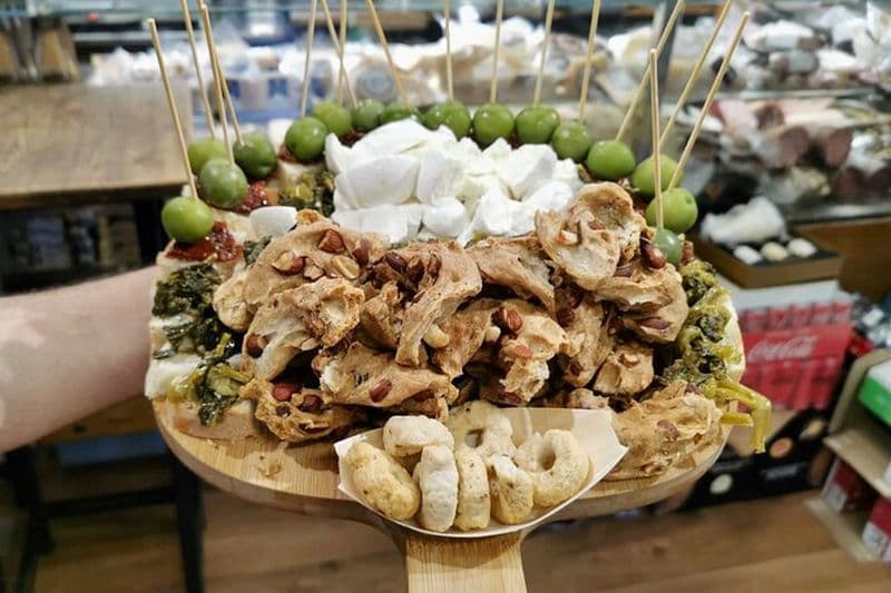 Naples Street Food Tour: Découvrez les saveurs locales avec le guide expert