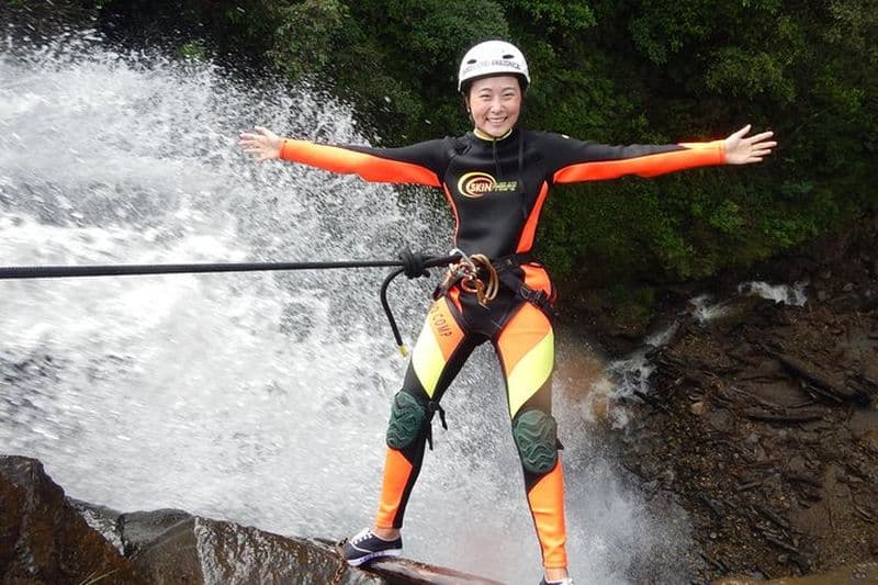 Canyoning à la cascade Baños Chamana