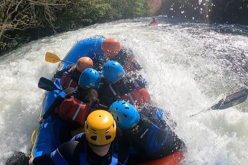 Rafting en eaux vives dans le Lake District au Royaume-Uni