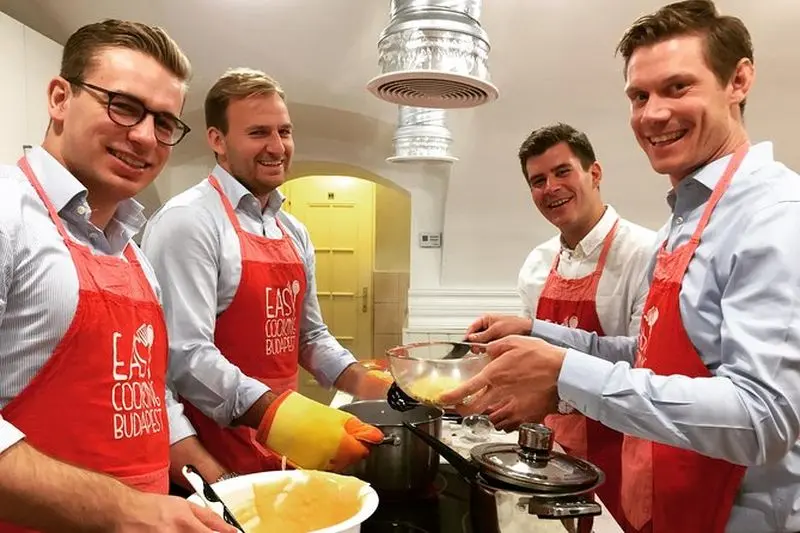 Easy Cooking Class Budapest - avec Market Walk (vin local et pálinka inclus)