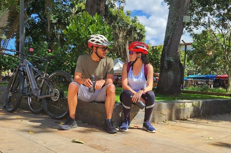 Private Medellín E-Bike Escape Poterie et campagne