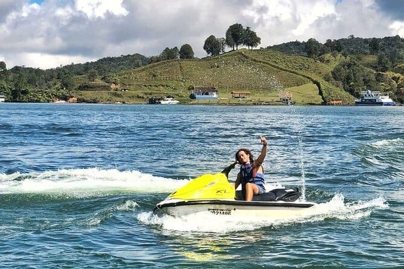 Guatape Town & JetSki Ride & El Peñol Rock | Visite privée