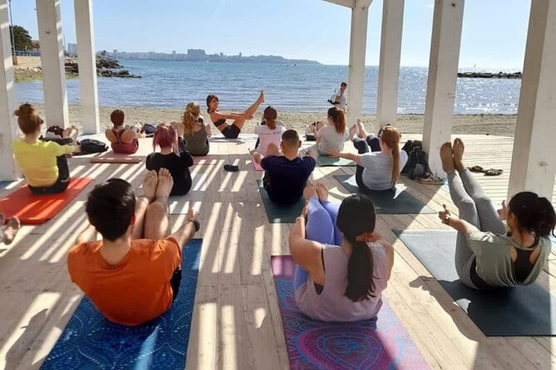 Yoga de plage, culture locale et brunch à Alicante