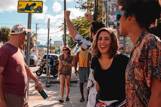 Visite à pied originale de la cuisine et du street art de Miami Wynwood Walls