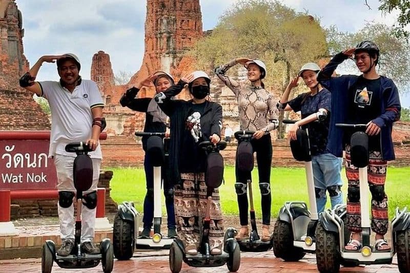 Visite d'une journée complète des temples d'Ayutthaya avec Segway, VTT et Sunset Boat