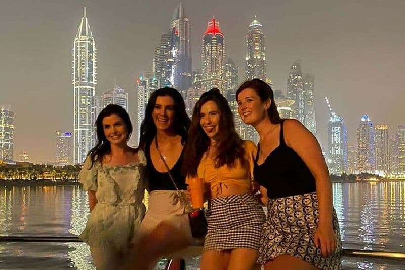 Dubaï Marina Yacht Party de luxe avec barbecue, Open Bar et Live DJ