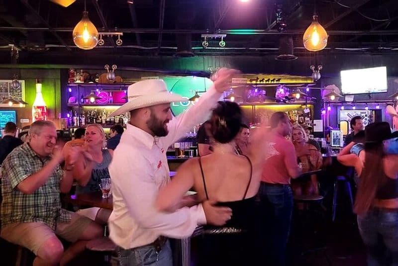 Cours de danse swing à deux pas et country à Nashville Country Fusion