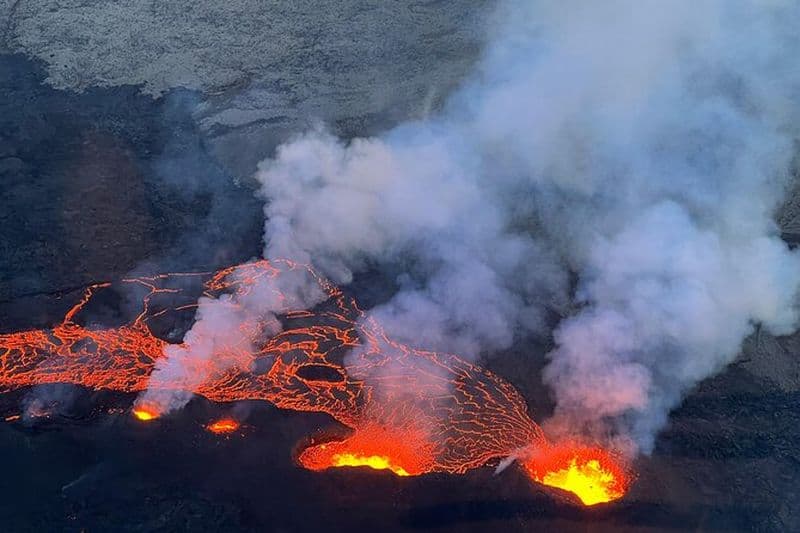Excursion en hélicoptère dans la zone d'éruption volcanique d'Islande au départ de Reykjavík