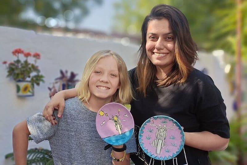 Poterie bleue privée de Jaipur avec le maître artiste