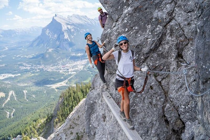 Escalade via ferrata guidée en petit groupe avec les meilleures vues de Banff
