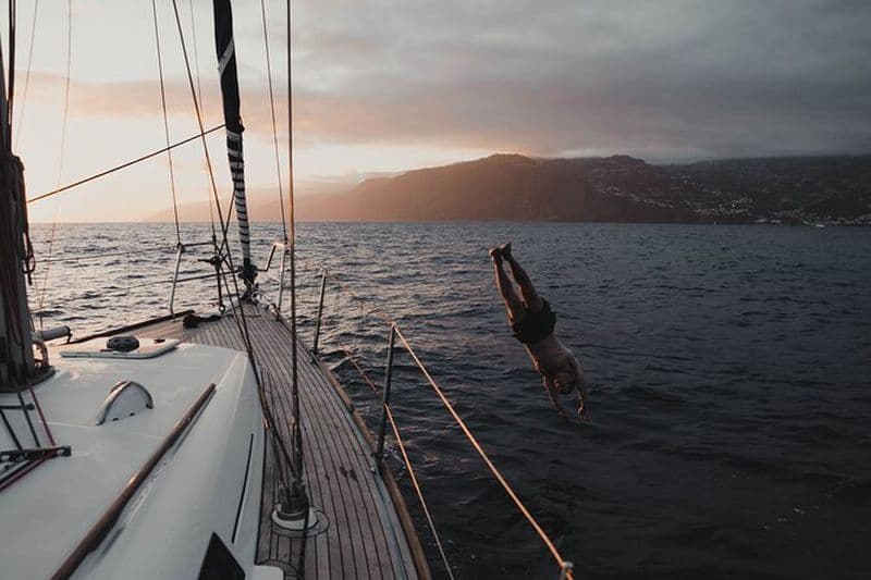 Visite privée de la voile au coucher du soleil à Funchal