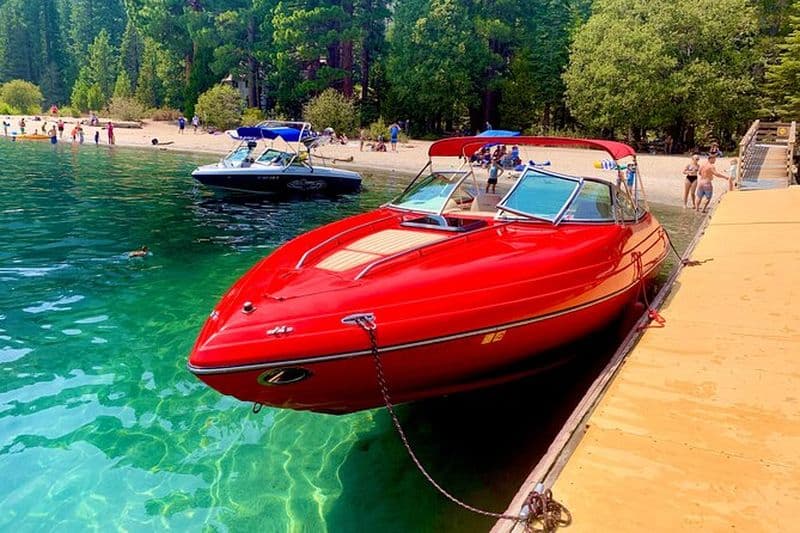 Location de bateau privé Emerald Bay dans le Grateful Red
