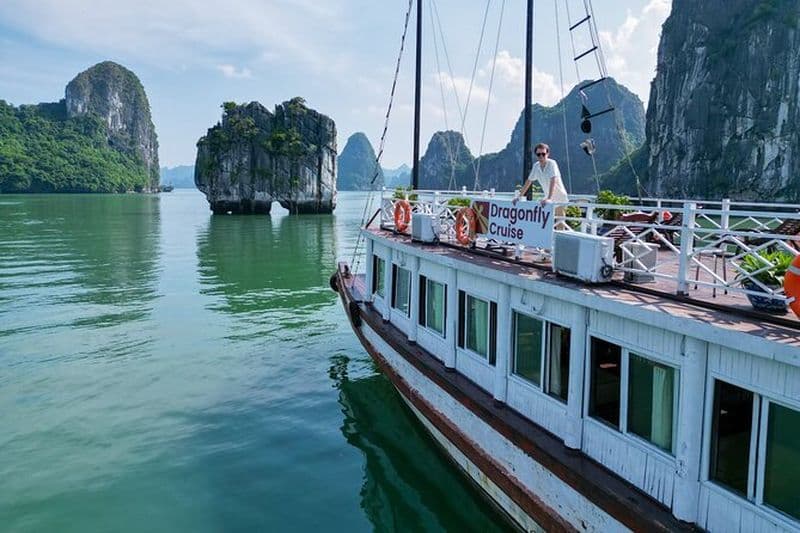 Croisière de 4 heures dans la baie d'Halong avec spéléologie, kayak et déjeuner