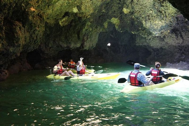 Excursion en kayak de 2 heures dans les grottes et sur les plages de Ponta da Piedade