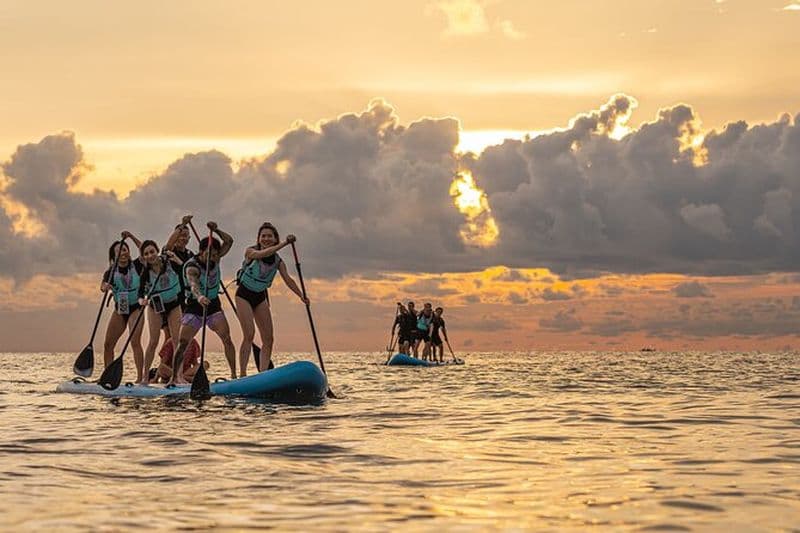 Location de stand-up paddle MEGA pour 8 personnes à Tanjung Aru