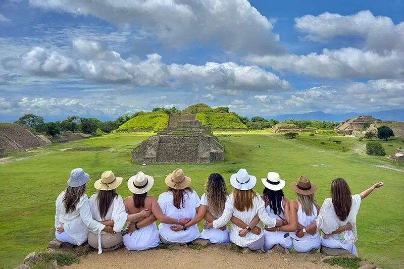 Monte Albán Quesillo et alebrije et artisanat d'argile noire