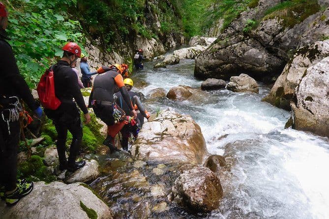 Tour de canyoning dans le canyon Nevidio