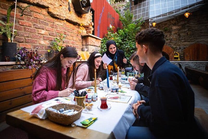 Atelier de peinture sur vitrail traditionnel