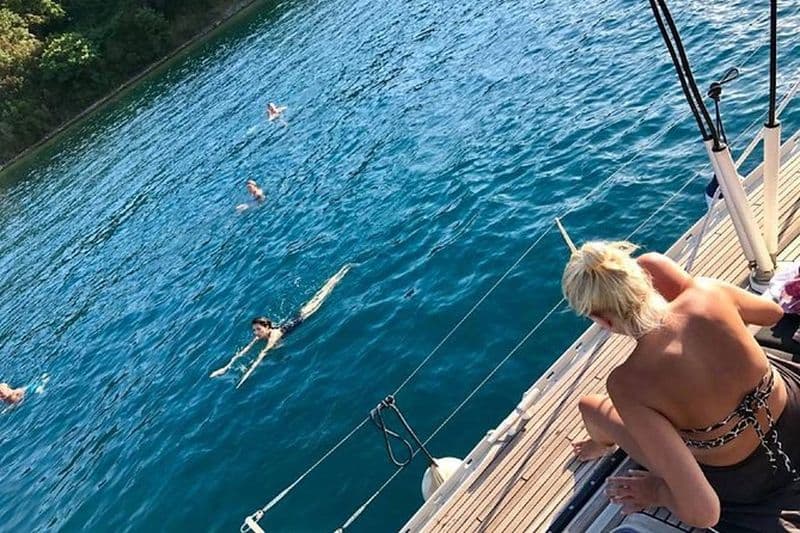 Excursion d'une journée en bateau à voile de la baie de Boka