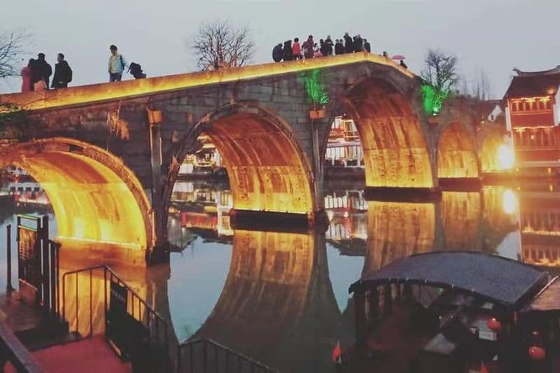 Visite privée de Shanghai Zhujiajiao et coucher de soleil dans la tour de la Perle de l'Orient