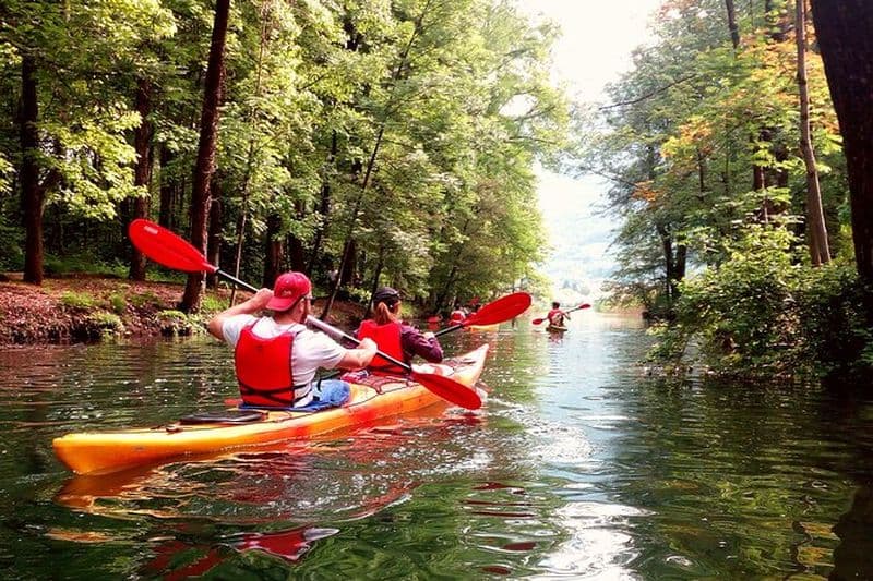 Excursion guidée en kayak pour découvrir le lac d'Endine