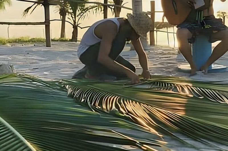 Atelier traditionnel de tissage de palmiers avec nourriture et boissons à Tulum
