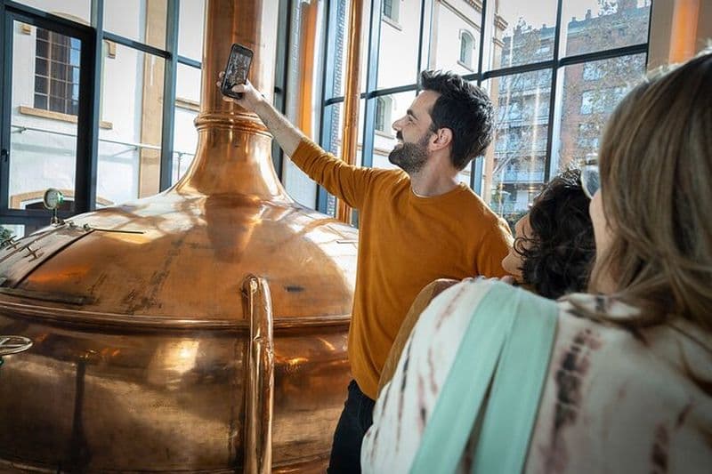 Visite guidée de la vieille brasserie Estrella Damm à Barcelone avec dégustation de bière