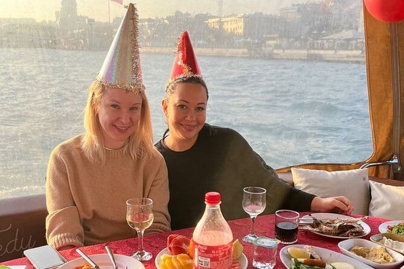 Private Yacht Voyage : Musique, Vins et Collations pour Groupes