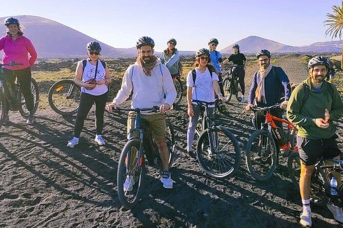 Aventure en vélo électrique à travers les paysages volcaniques de Lanzarote