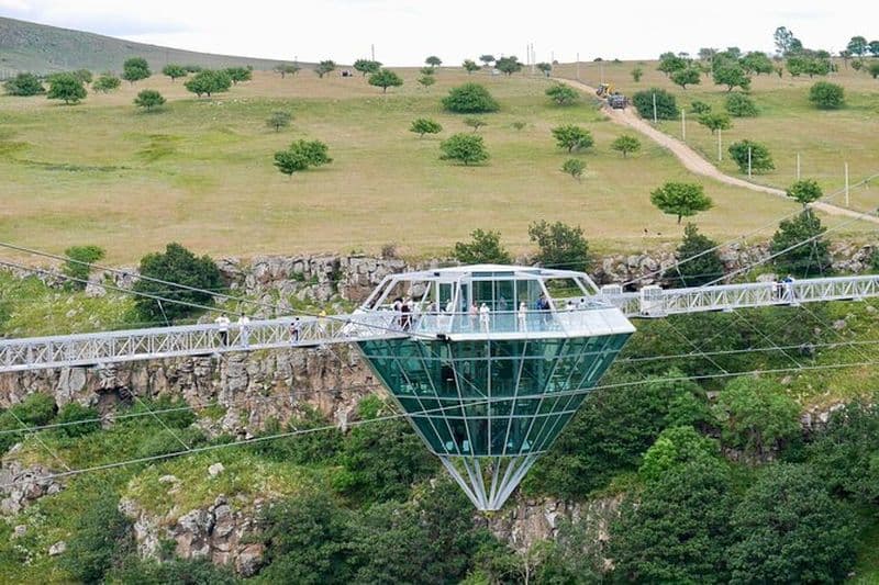 Visite privée d'une journée complète au canyon Dashbashi, au pont de verre et à la tyrolienne