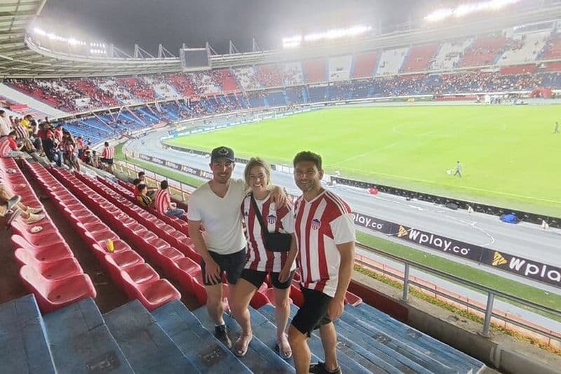 Football au stade Metropolitan avec des supporters locaux