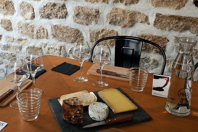 Expérience d’accord vins et fromages à Paris en petit groupe