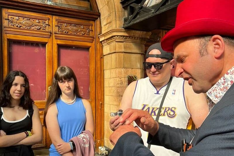 Visite privée de magie en direct sur Harry Potter avec un magicien de haut niveau