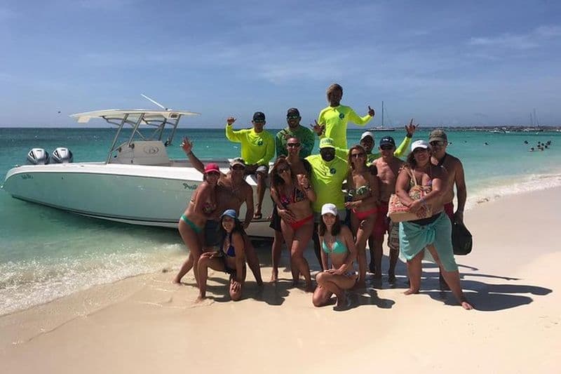 Excursions privées en bateau de luxe à Aruba : voile, tuba, pêche et plus
