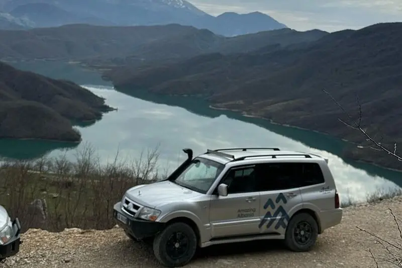 Tirane/Durres: Lac de Bovilla et château de Kruja avec 4x4 Offroad Tour