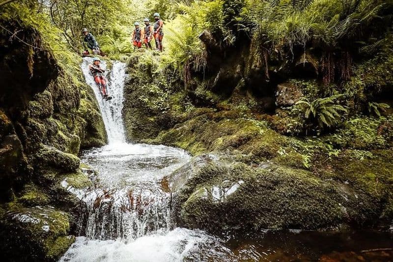 Excursion d'une journée au canyoning au départ d'Édimbourg