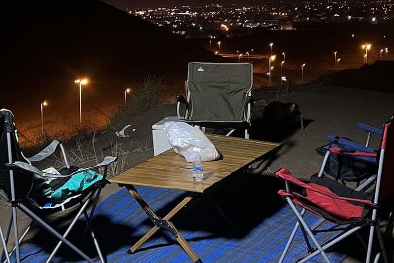Dîner traditionnel omanais dans les sables du désert de Mascate