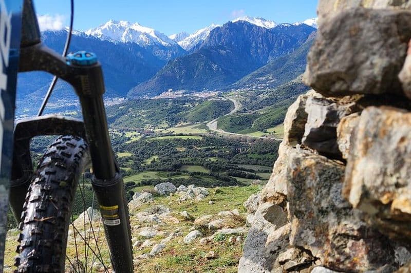 Excursion à Vélo dans la Nature à Corte en Centre Corse.