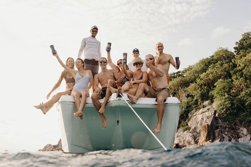 Location de bateau privé au coucher du soleil pendant les «heures d'or»