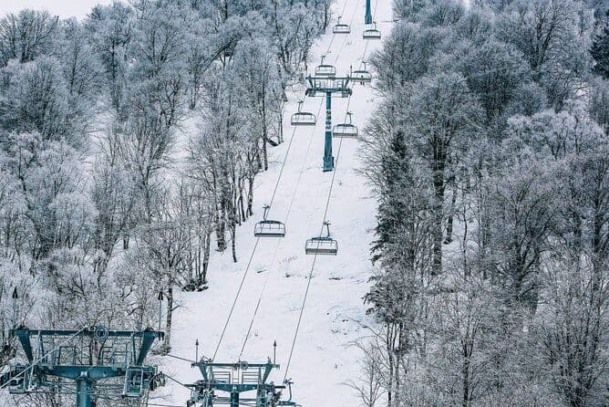 Excursion privée d'une journée à Bakuriani Ski Resort depuis Tbilissi Snow Adventure