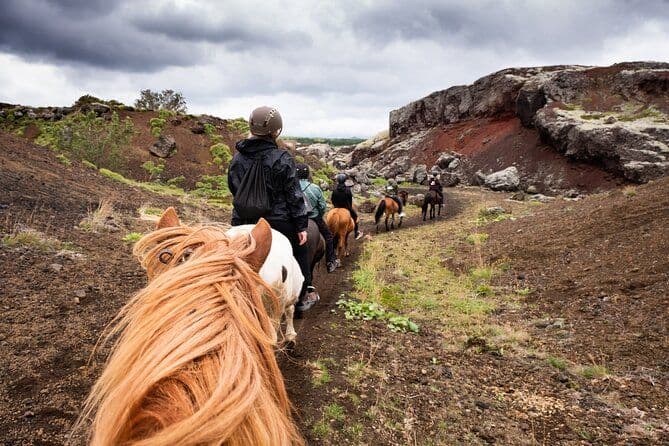 Excursion à cheval dans la lave rouge au départ de Reykjavik