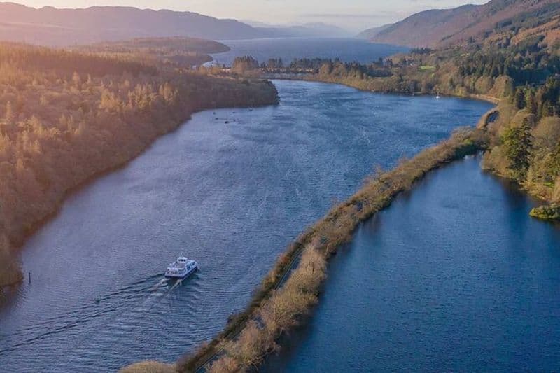 croisière touristique au Canal calédonien et au Loch Ness y compris le château d'Urquhart