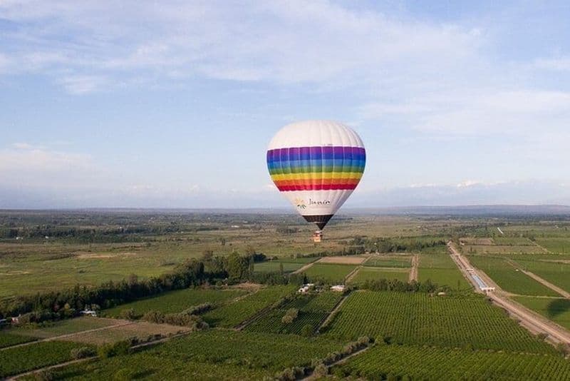 Ciel doré de Mendoza : vol en montgolfière au coucher du soleil