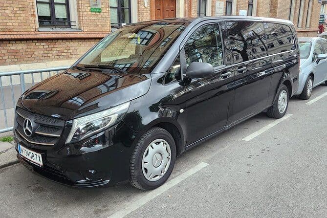 Transfert aéroport privé à Vienne jusqu'à 8 personnes en minibus