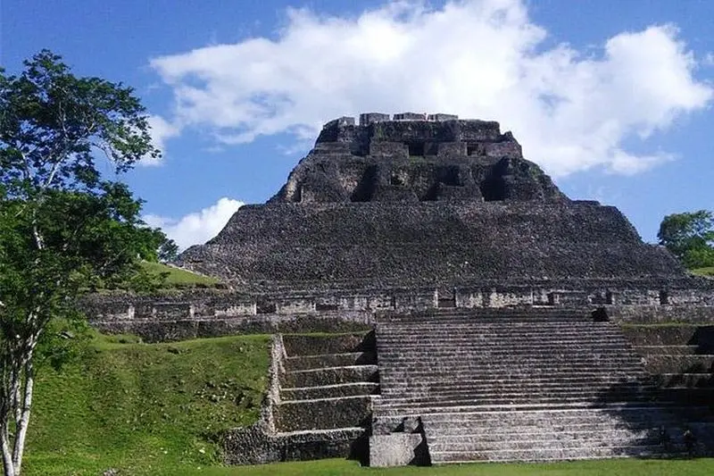 Xunantunich Maya Temple et le combo Big Rock Falls