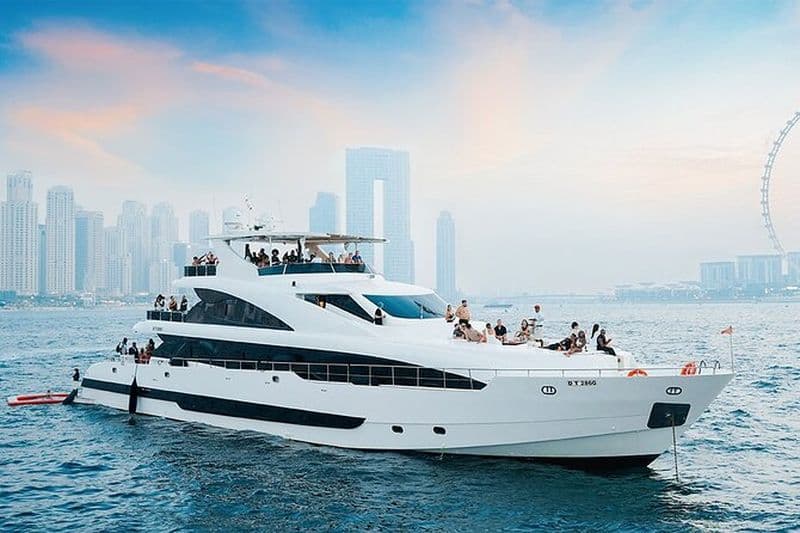 Dubaï : Superyacht de luxe avec Live DJ, Natation et Open Bar