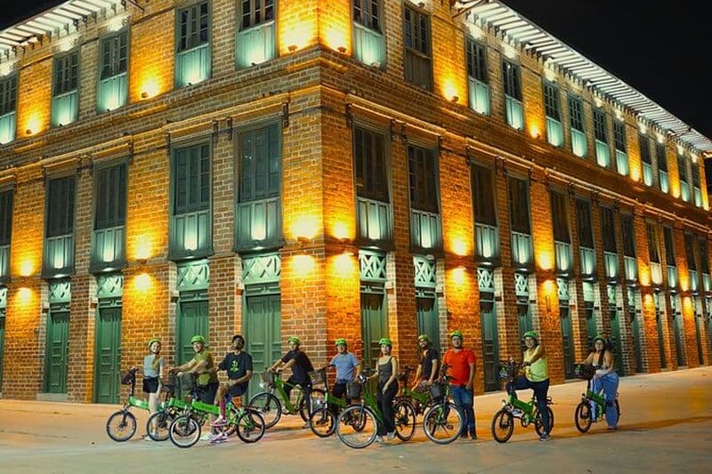 Tour nocturne à vélo, snacks locaux, bière et vue unique
